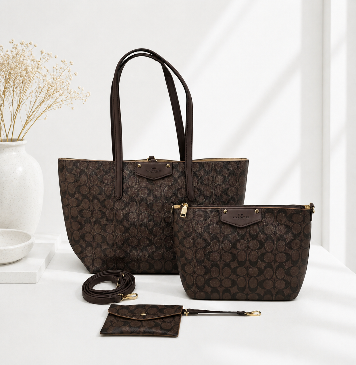 Conjunto Mala Tote Castanha com Padrão Monograma, Bolsa e Porta-Moedas - Bold Shoes